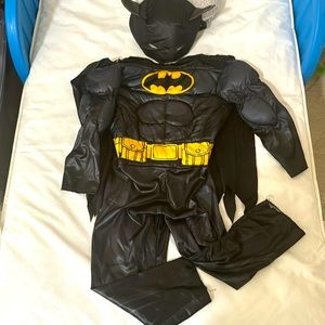 Batman costume 4T for superhero and Halloween